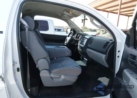 2013 Toyota Tundra Grade V6 z USA, uszkodzony, nr VIN 5TFLU5F15DX030218